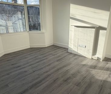 3 Bed Semi-Detached House, Belvedere Road, E10 - Photo 3