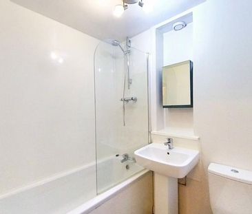 3 bedroom flat to rent - Photo 6