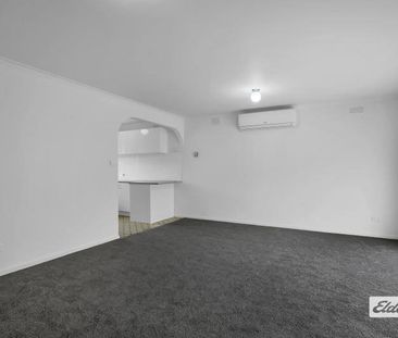 Charming 2-Bedroom unit in Prime Trafalgar Location - Photo 2