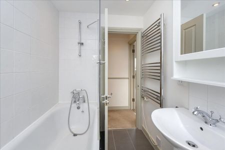 4 bedroom terraced house to rent - Photo 4