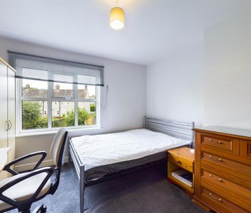 4 bedroom semi-detached house to rent - Photo 3