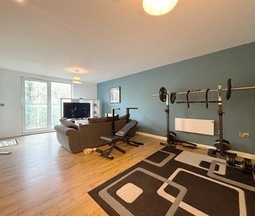 Farnborough Road, Farnborough, Hampshire, GU14 - Photo 2