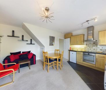 3 bedroom private hall to rent - Photo 1