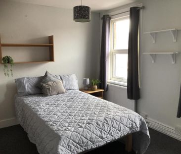1 bedroom in a house share to rent - Photo 3