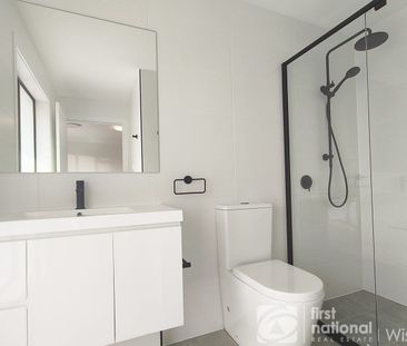 Park front 4-bedroom family home in the Heart of Colebee - Walk to ... - Photo 5