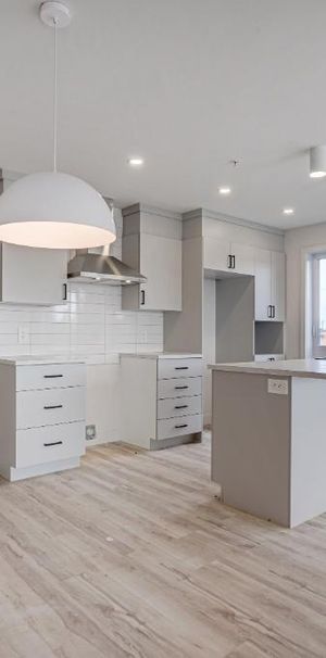 Beau 4 1/2 récent, ascenseur, centre-ville de Valleyfield ! - Photo 1