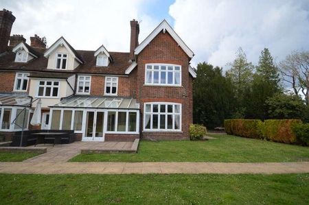 Astwick Manor, Coopers Green, Hatfield, AL10 - Photo 2