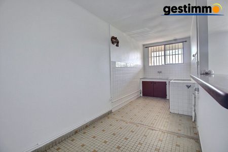 Location Appartement 3 pièces 74m² REMIRE MONTJOLY 97354 - Photo 2