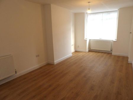 2 bedroom end of terrace house to rent - Photo 2