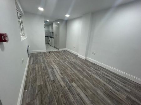 7 bedroom semi-detached house to rent - Photo 4