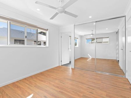 Bright and Modern Townhouse Moments from Bangalow Village - Photo 5