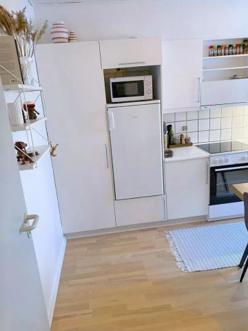 Lys 2-værelses lejlighed med skøn beliggenhed i byen - Photo 2