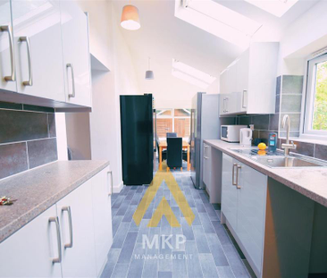 8 bedroom detached house to rent - Photo 4