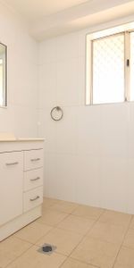 Neat & Tidy Ground Floor Unit - Photo 3