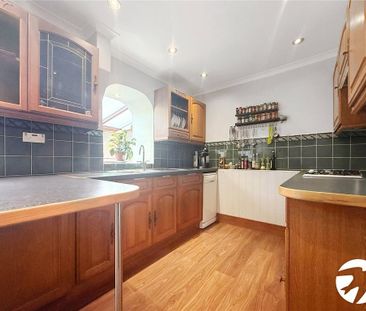 3 bedroom end of terrace house to rent - Photo 5