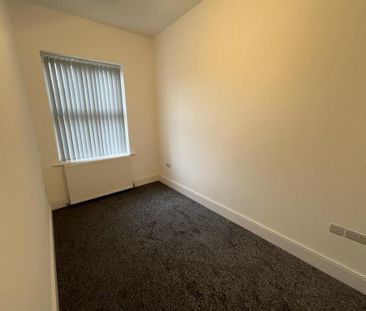 3 bedroom end of terrace house to rent - Photo 1