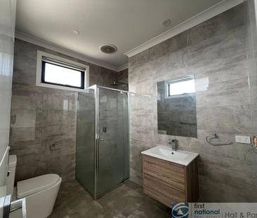 TOWNHOUSE IN GREAT LOCATION - Photo 2