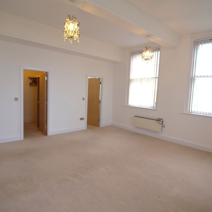 To Let 3 Bed Apartment - Photo 1