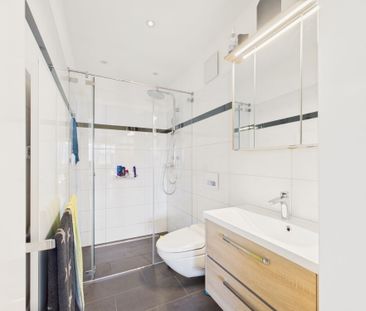 Helle, moderne 4.5-Zimmer-Wohnung mit einzigartiger Terrasse und Pa... - Foto 5