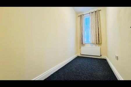 2 Bed Terraced House, Dersingham Avenue, E12 - Photo 5