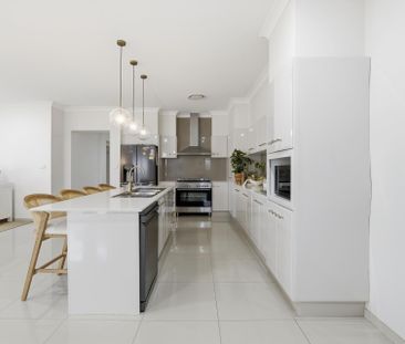 Beautiful Family Home - Photo 1