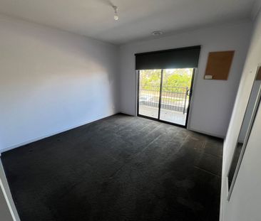 Spendid 3Br Townhouse in Sunshine West! - Photo 6