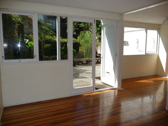 Greenlane - Tidy 2 bedroom Townhouse Plus 2 Carparks - Photo 1