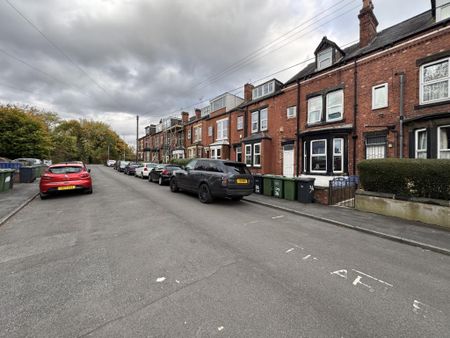 Ridgeway Terrace, Leeds, LS6 - Photo 2