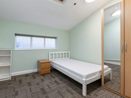 Flat to rent on - Photo 3