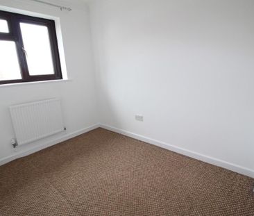 3 bedroom end of terrace house to rent - Photo 4