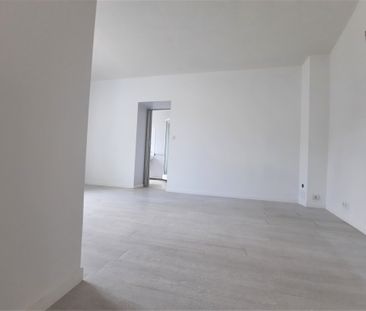 Location Appartement 2 pièces 55m² LUSIGNAN 86600 - Photo 5