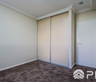 Modern and spacious apartment, located in one of Parramatta's premi... - Photo 3