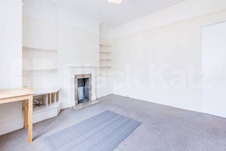 large two bedroom split level property situated in Muswell Hill - Photo 2