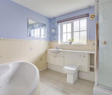 4 bedroom detached house to rent - Photo 3