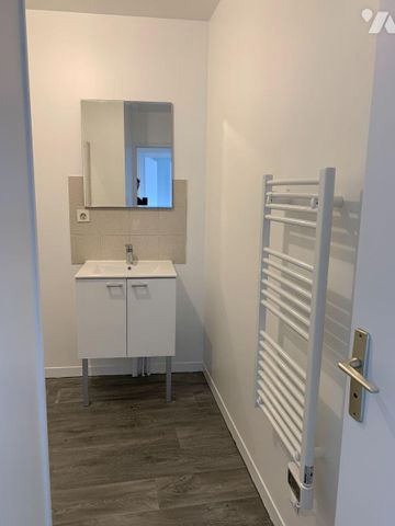 A louer, Gorron centre, au calme et lumineux : au second étage, appartement de 5 pièces entière... - Photo 4