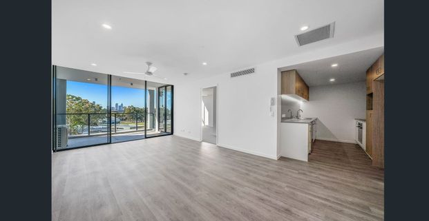 Benowa - Opposite the Botanic Gardens - - Photo 1