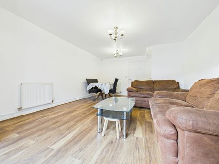 Terraced House to rent on - Photo 2