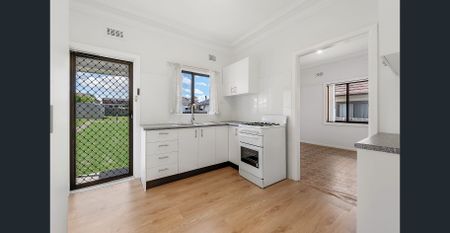 NEAT & TIDY HOME! - Photo 4