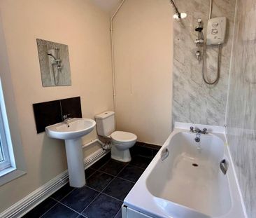 3 bedroom end of terrace house to rent - Photo 5