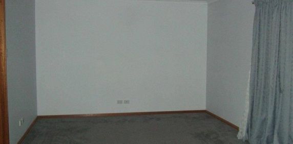 4 Bedroom House in a quiet street - Photo 2