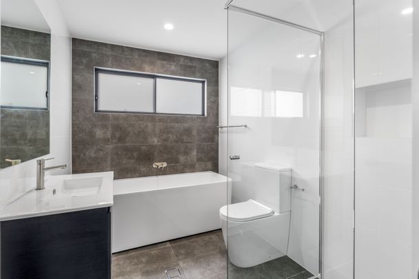 Stylish 3 Bedroom Home! - Photo 1