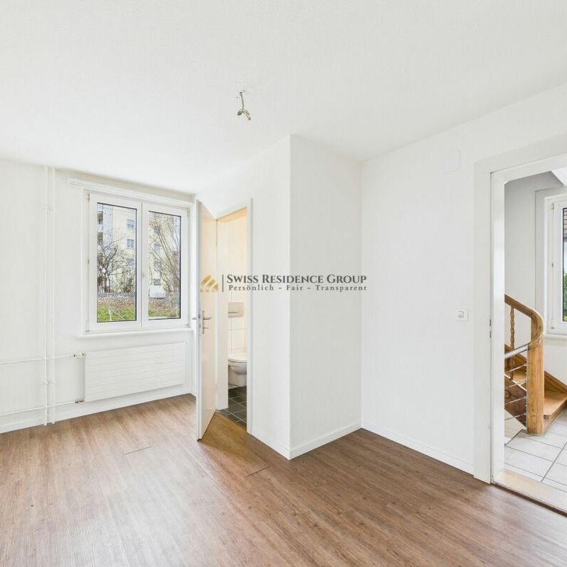 Mixed-use single-family home with commercial facilities and car elevator - Photo 1