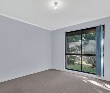 52 Songlark Crescent, Werribee - Photo 3