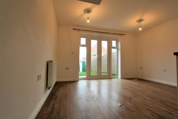 2 bedroom terraced house to rent - Photo 1