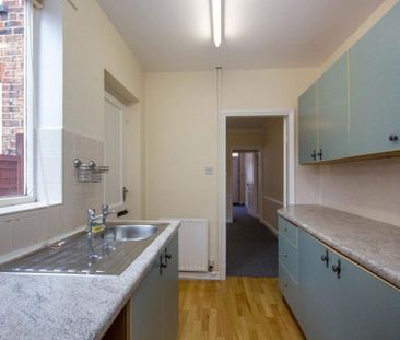 3 bedroom terraced house to rent - Photo 6