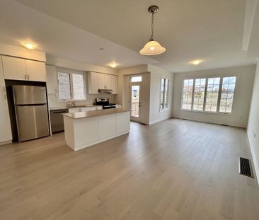 For Lease - 8 Bridgeland Drive, Whitby, Ontario - Photo 2