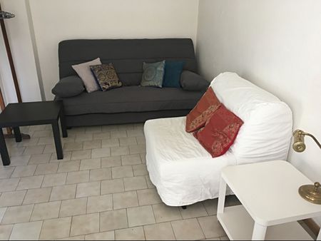 AVIGNON INTRA MUROS: T1 climatisé en coeur de ville et en zone piétonne, idéal pour le Festival ou en août pour découvrir Avignon - Photo 5