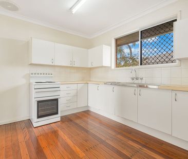 COASTAL LIVING IN A PRIME PALM BEACH LOCATION - Photo 6