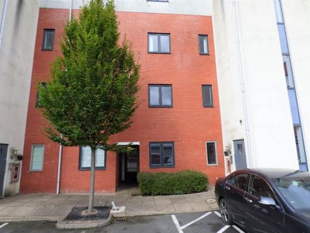 2 bedroom flat to rent - Photo 2