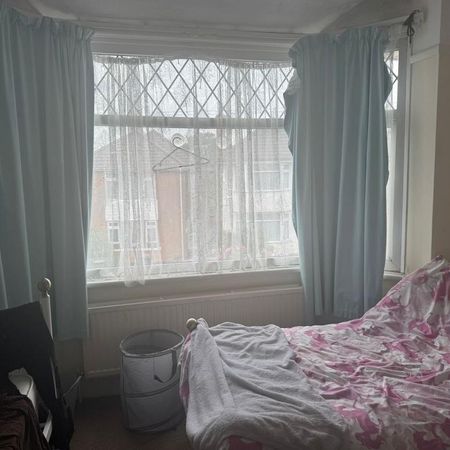 1 bedroom in a house share to rent - Photo 3